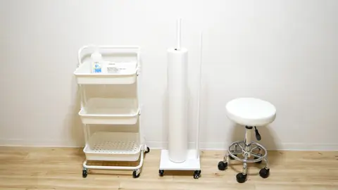 施術ワゴン／ペーパーシーツ（防水・幅80cm）／キャスター付きスツール