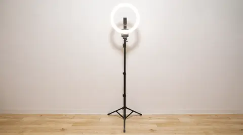 リングライト（12インチLED・三脚付）