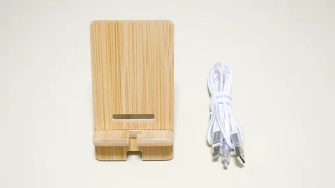スマホスタンド・充電ケーブル（Type-C／Lightning／Micro USB）